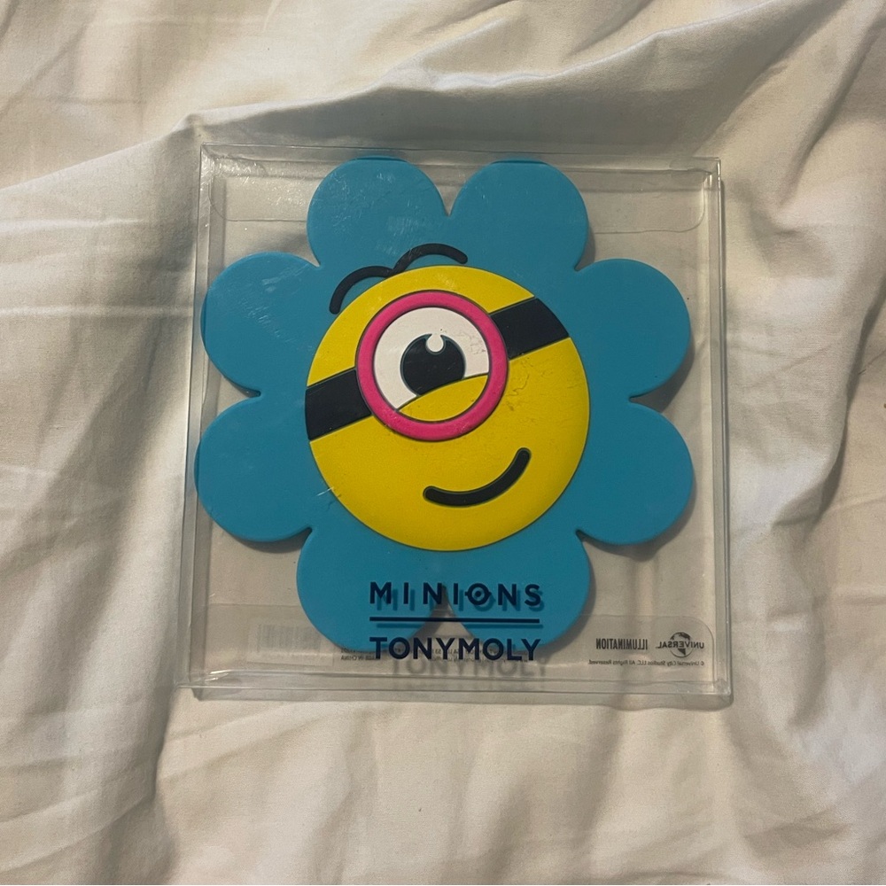 Universal Studios Minions Purse/Makeup Mirror